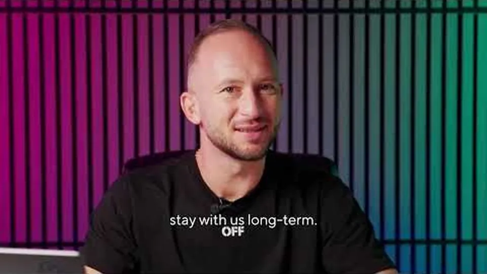 Maciej talking to camera about how Vision Marketing works